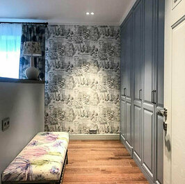 Шкаф в спальню во всю стену