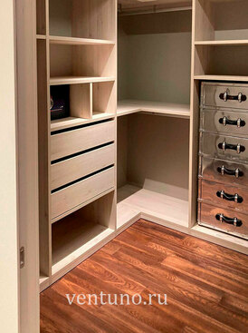 угловая гардеробная