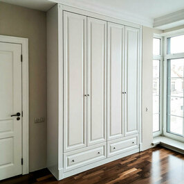 Классический шкаф в спальню