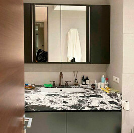 Шкафы с подсветкой и тумба для ванной