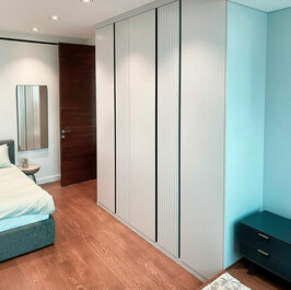 Шкаф в спальню в современном стиле