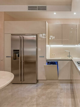 Шкафы вокруг холодильника